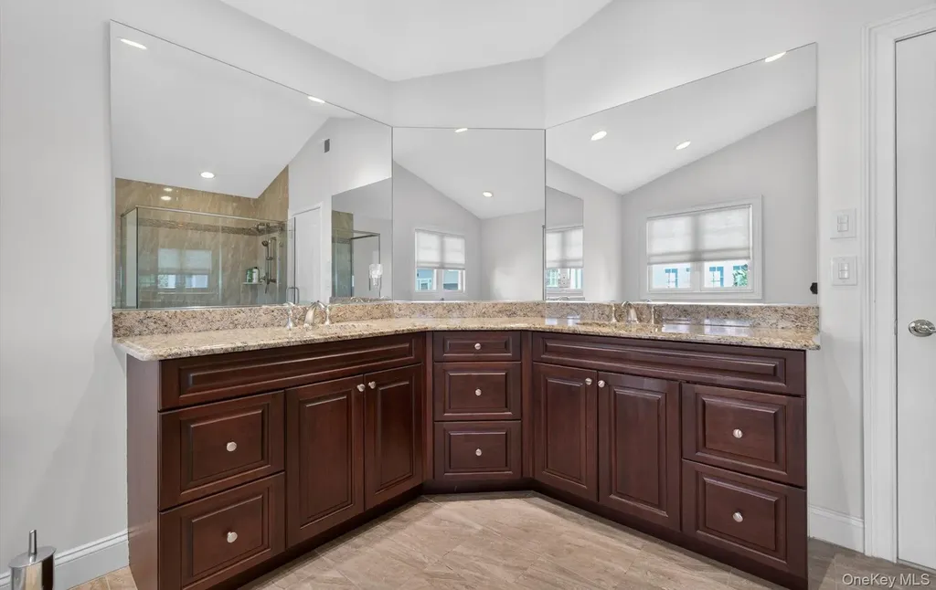 702 Equestrian Way Westbury NY 11590