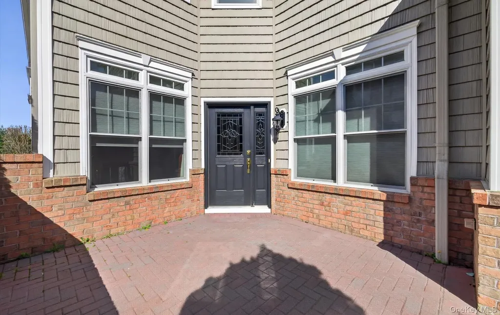 702 Equestrian Way Westbury NY 11590
