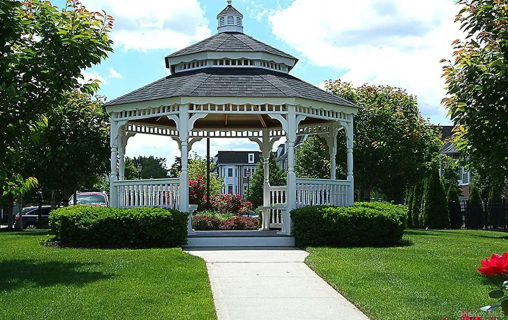 702 Equestrian Way Westbury NY 11590