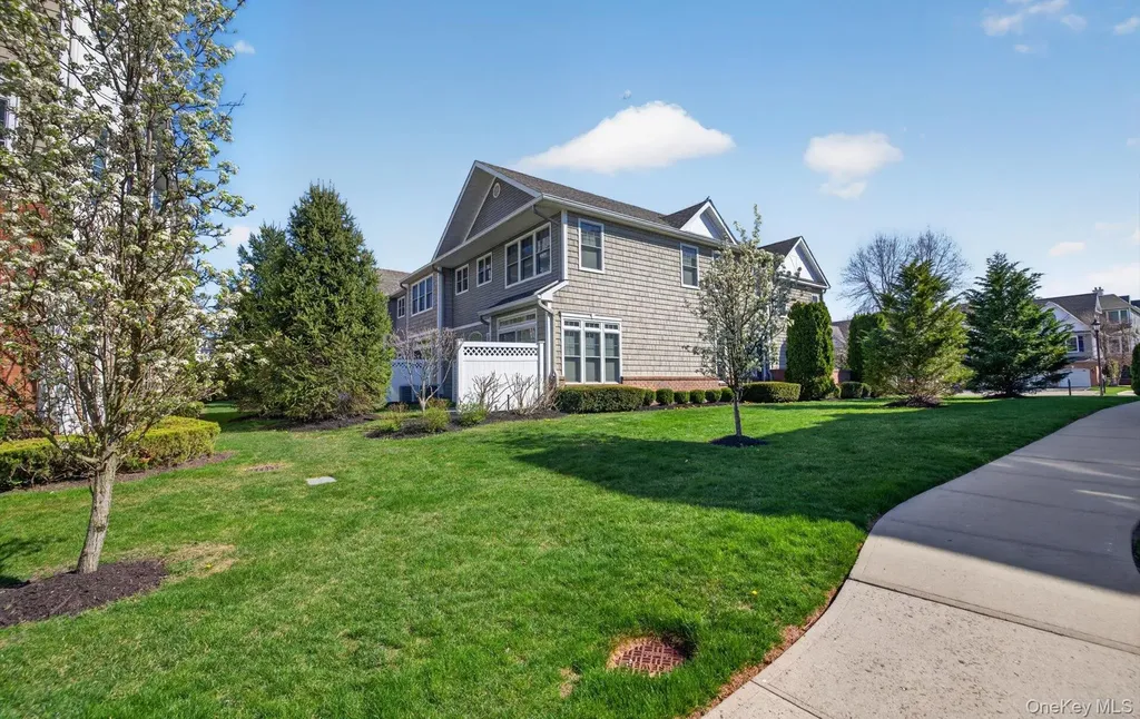 702 Equestrian Way Westbury NY 11590