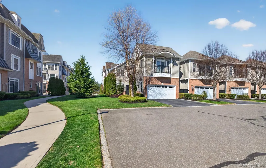 702 Equestrian Way Westbury NY 11590