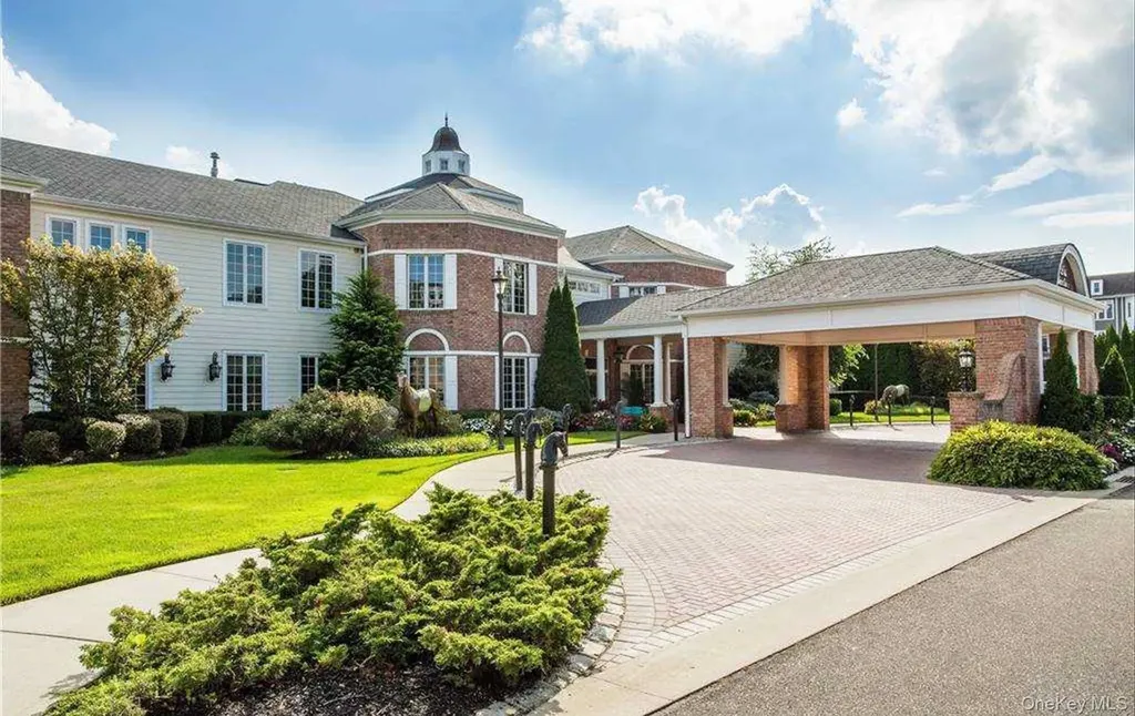 702 Equestrian Way Westbury NY 11590