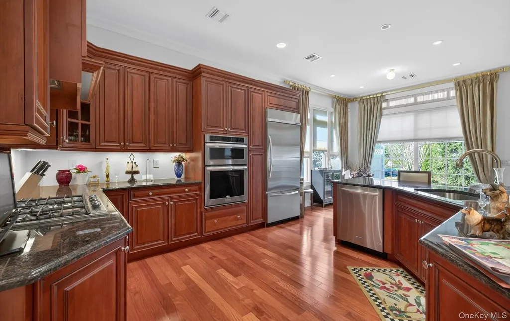 702 Equestrian Way Westbury NY 11590