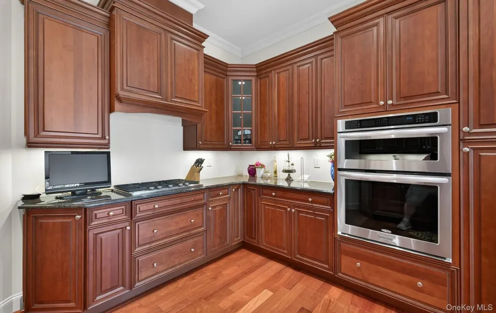 702 Equestrian Way Westbury NY 11590