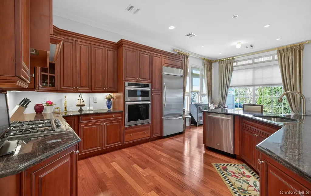 702 Equestrian Way Westbury NY 11590