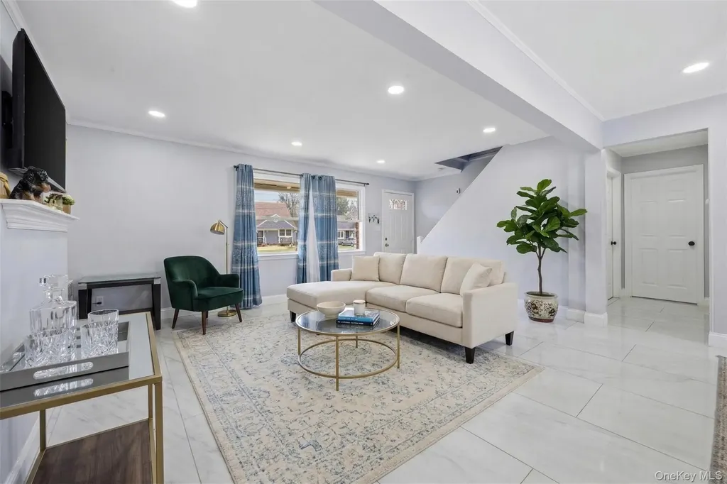 404 Foxdale Avenue Oceanside NY 11572