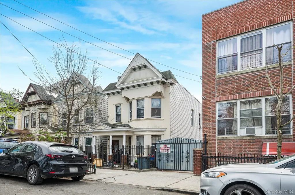 748 E 225 Street Bronx NY 10466