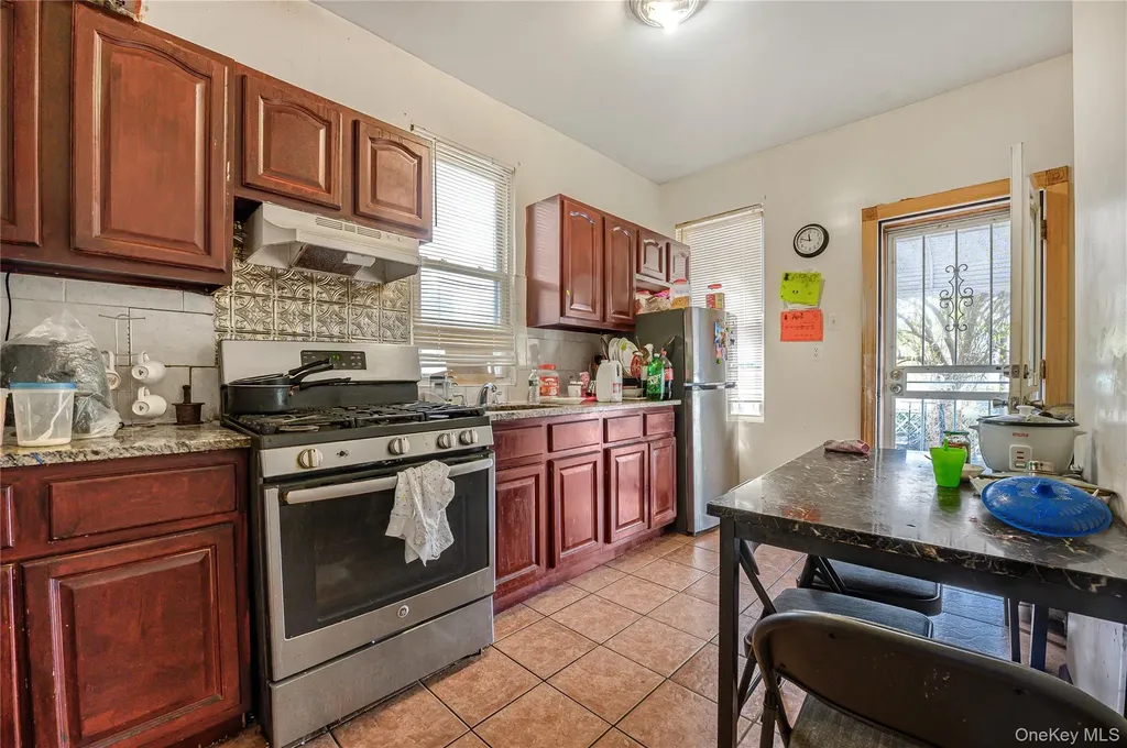 748 E 225 Street Bronx NY 10466