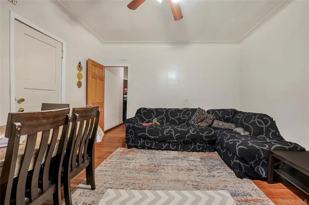 748 E 225 Street Bronx NY 10466
