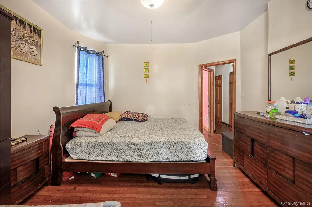 748 E 225 Street Bronx NY 10466