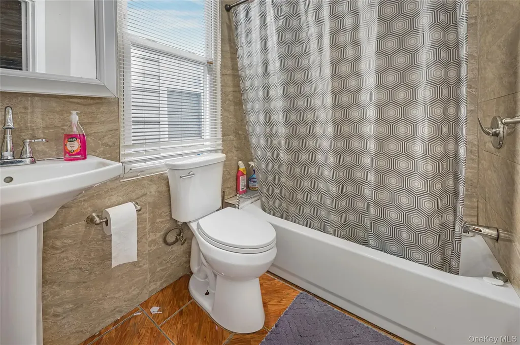 748 E 225 Street Bronx NY 10466