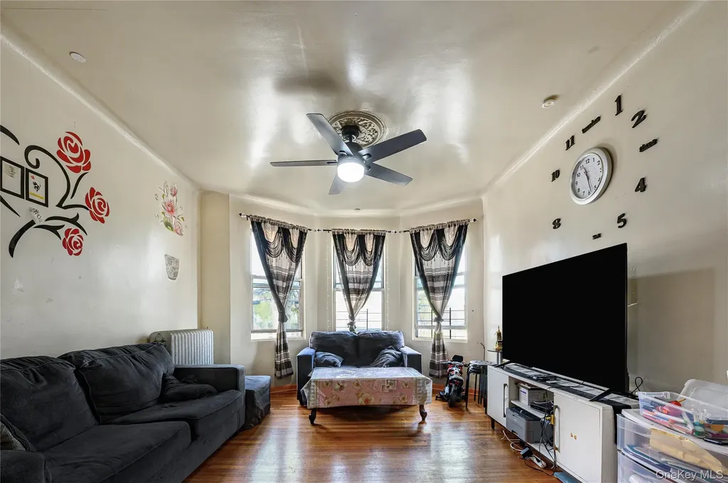 748 E 225 Street Bronx NY 10466