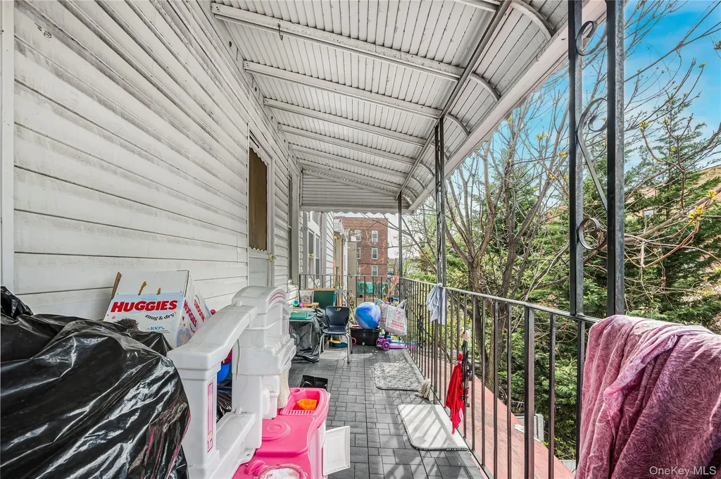 748 E 225 Street Bronx NY 10466