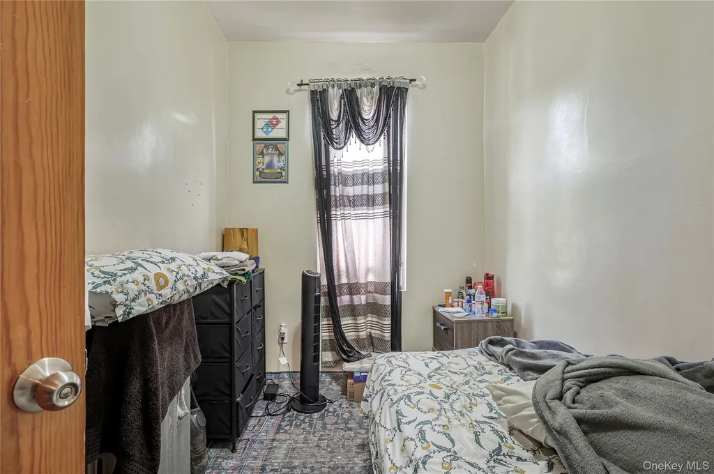 748 E 225 Street Bronx NY 10466