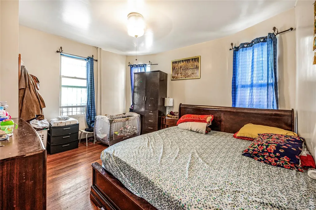 748 E 225 Street Bronx NY 10466