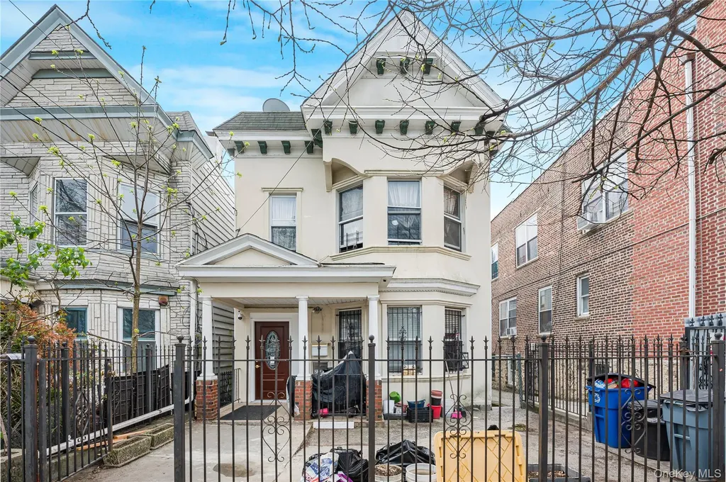 748 E 225 Street Bronx NY 10466