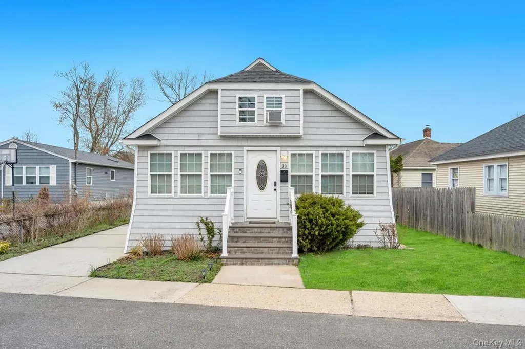 33 Center Avenue Bay Shore NY 11706