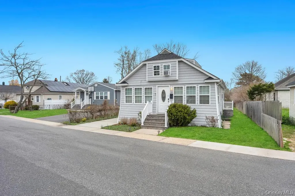 33 Center Avenue Bay Shore NY 11706