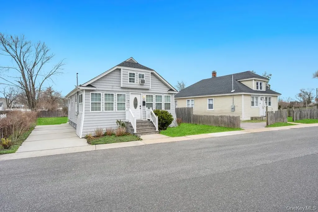 33 Center Avenue Bay Shore NY 11706