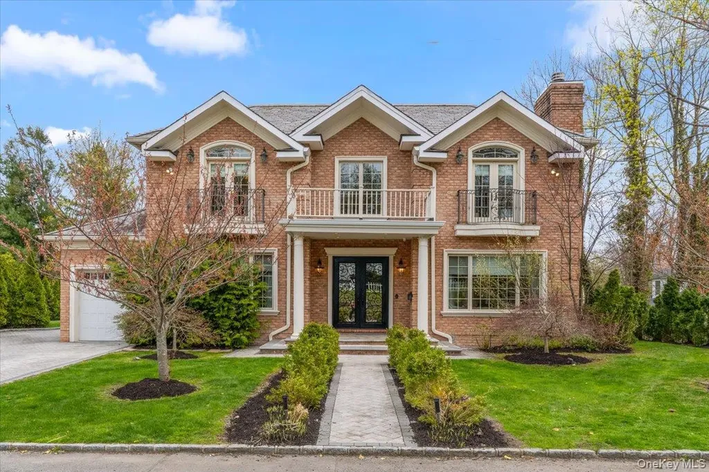 1 Devonshire Lane Great Neck NY 11023