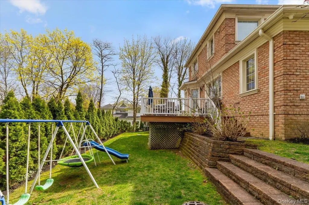 1 Devonshire Lane Great Neck NY 11023