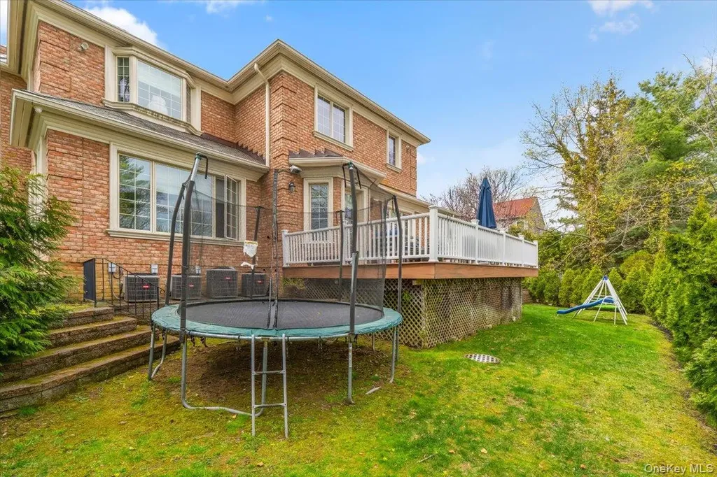 1 Devonshire Lane Great Neck NY 11023