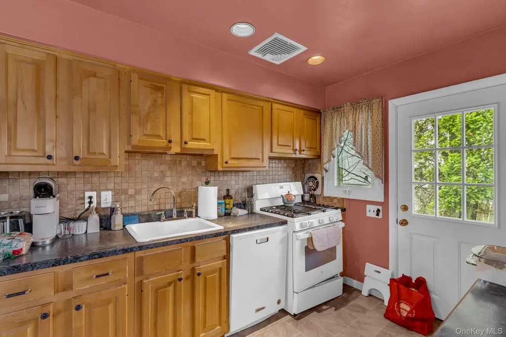 2028 Oakwood Drive Peekskill NY 10566