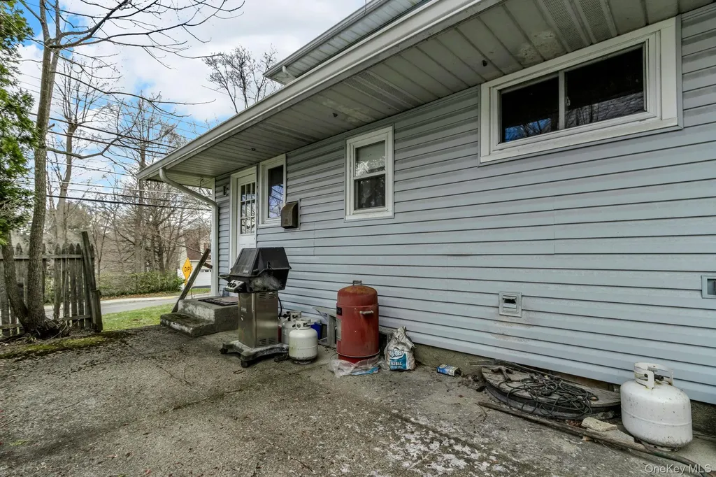 2028 Oakwood Drive Peekskill NY 10566
