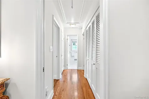 21 Barnaby Lane Hartsdale NY 10530