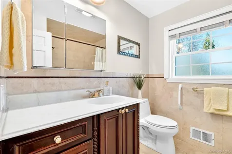 21 Barnaby Lane Hartsdale NY 10530