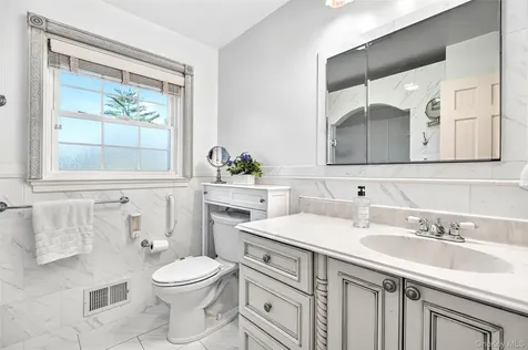 21 Barnaby Lane Hartsdale NY 10530
