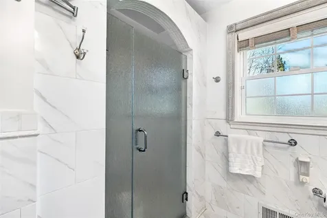 21 Barnaby Lane Hartsdale NY 10530
