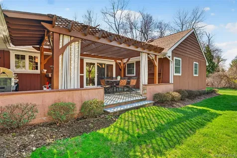 21 Barnaby Lane Hartsdale NY 10530