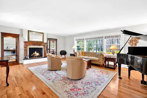 21 Barnaby Lane Hartsdale NY 10530