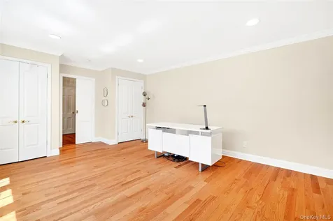 21 Barnaby Lane Hartsdale NY 10530