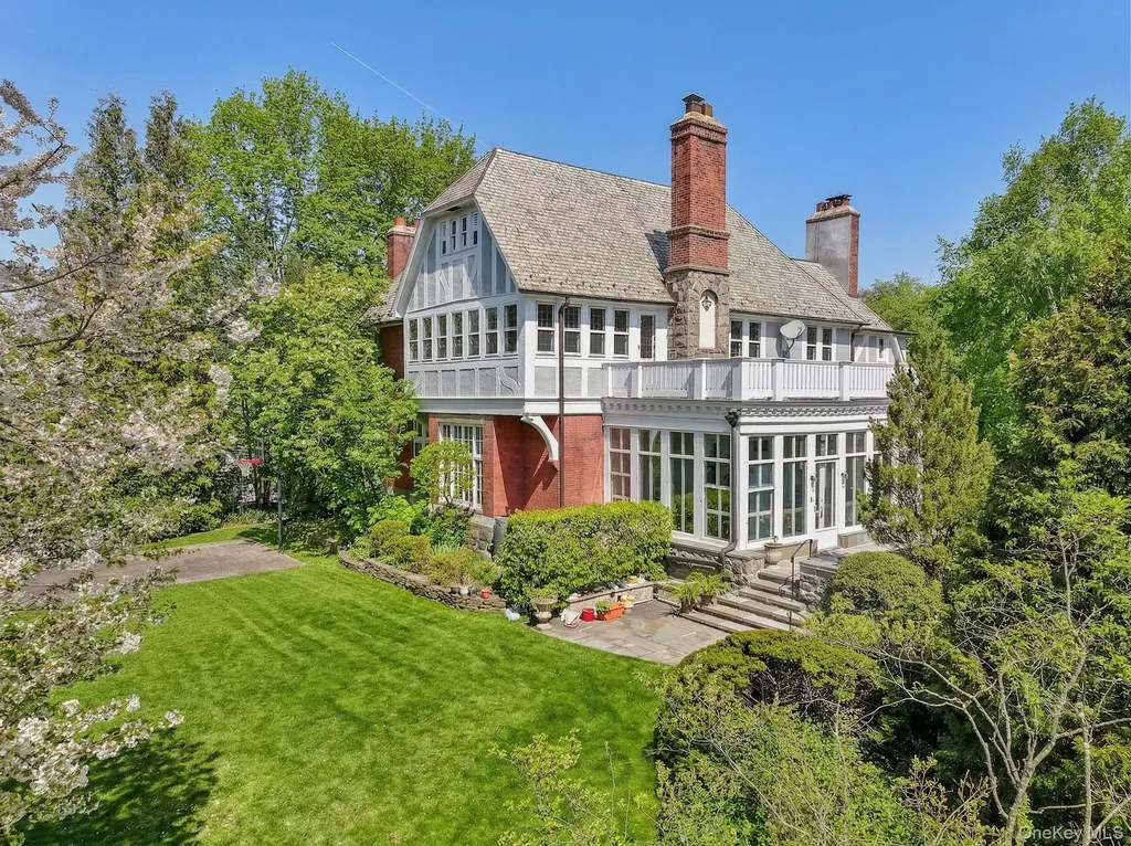 15 Hemlock Road Bronxville NY 10708