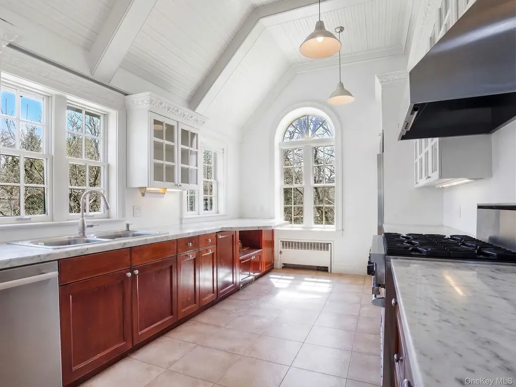 15 Hemlock Road Bronxville NY 10708
