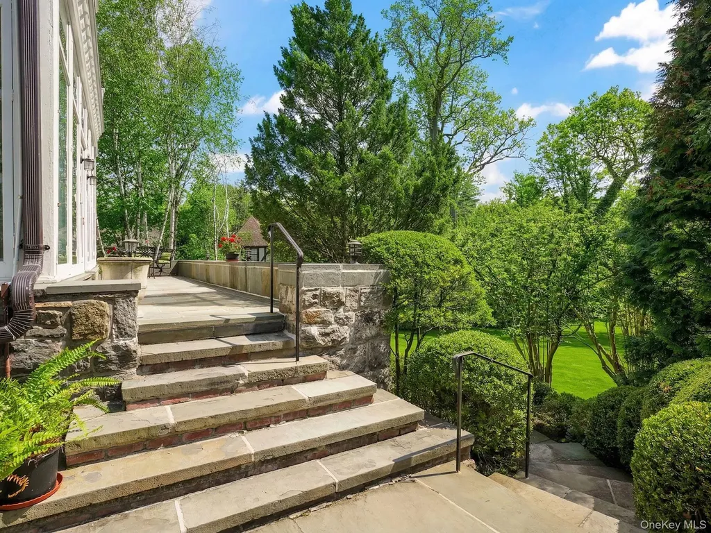 15 Hemlock Road Bronxville NY 10708