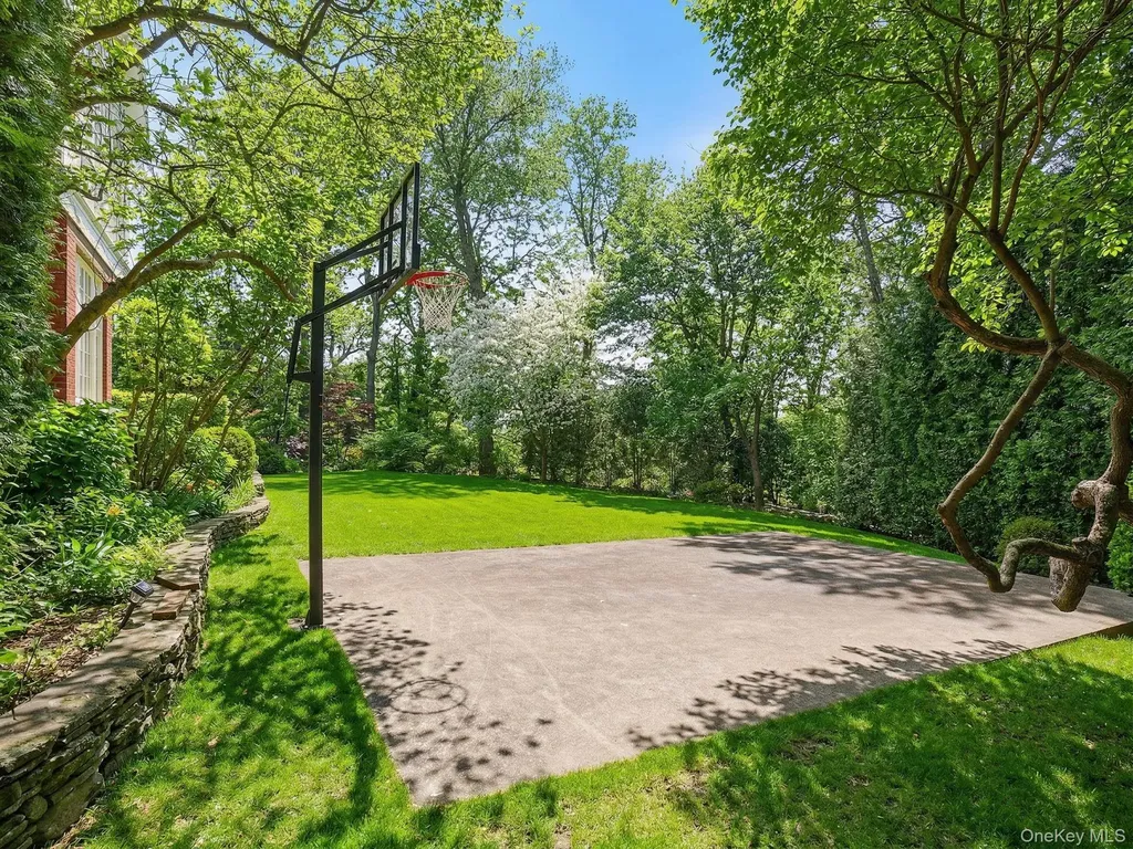 15 Hemlock Road Bronxville NY 10708