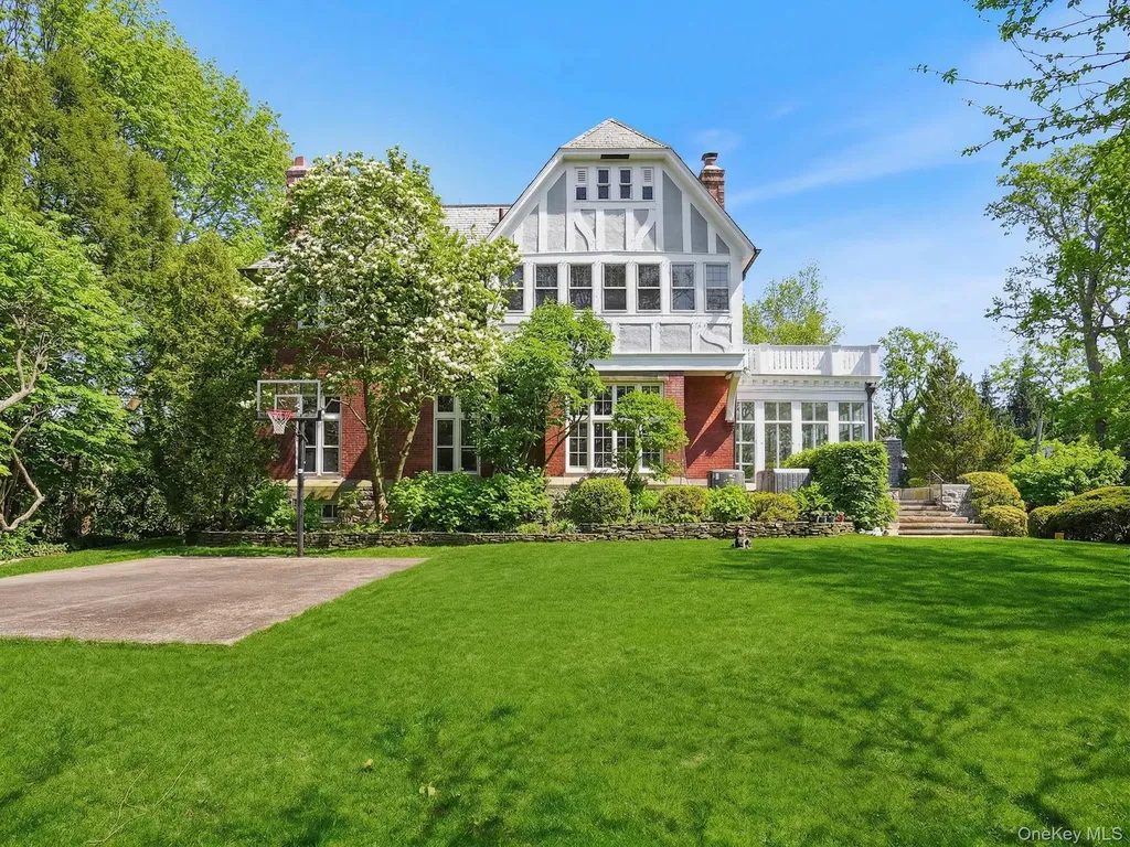 15 Hemlock Road Bronxville NY 10708