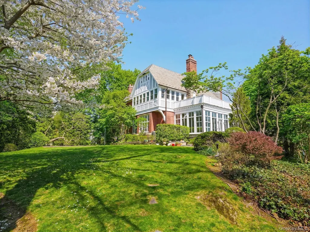 15 Hemlock Road Bronxville NY 10708