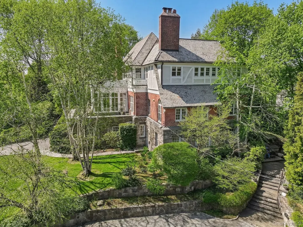 15 Hemlock Road Bronxville NY 10708