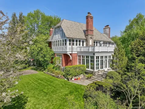 15 Hemlock Road Bronxville NY 10708