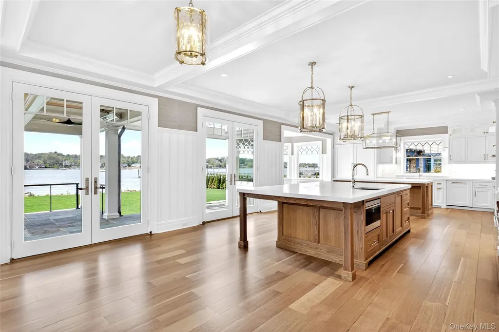 71 Lake Road Manhasset NY 11030