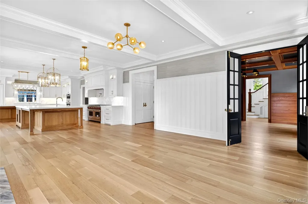 71 Lake Road Manhasset NY 11030
