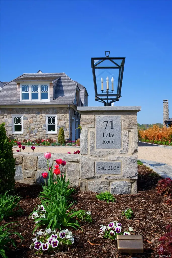 71 Lake Road Manhasset NY 11030