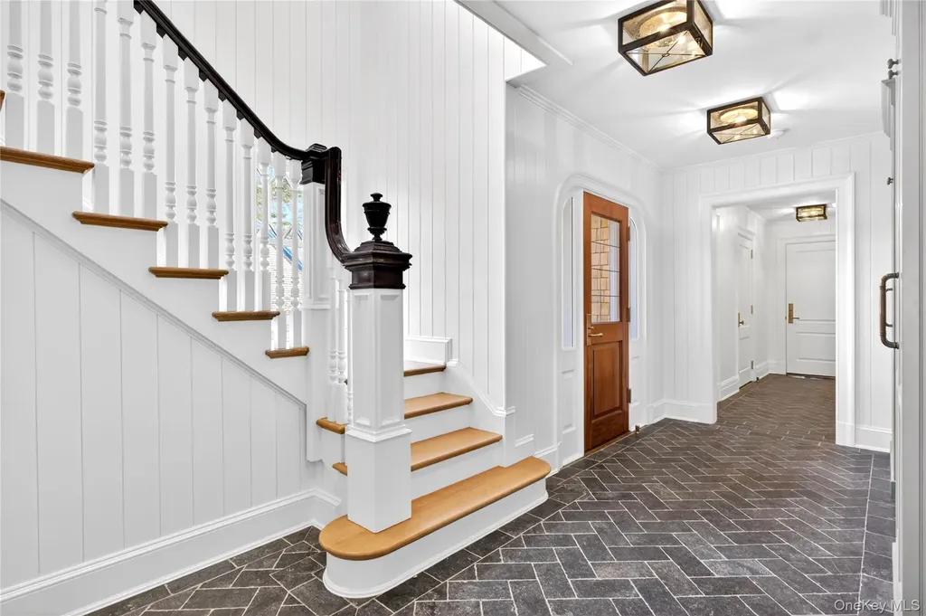 71 Lake Road Manhasset NY 11030