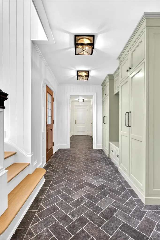 71 Lake Road Manhasset NY 11030