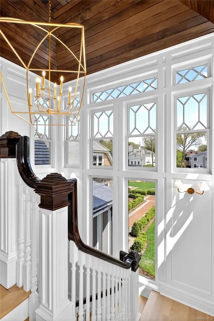 71 Lake Road Manhasset NY 11030