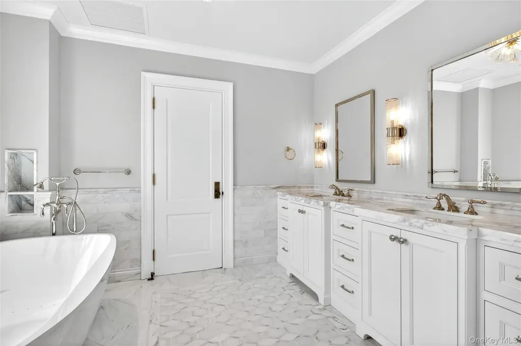 71 Lake Road Manhasset NY 11030